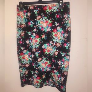 LuLaRoe Cassie Stretch Pencil Skirt Black w Floral print size Small  NWOT